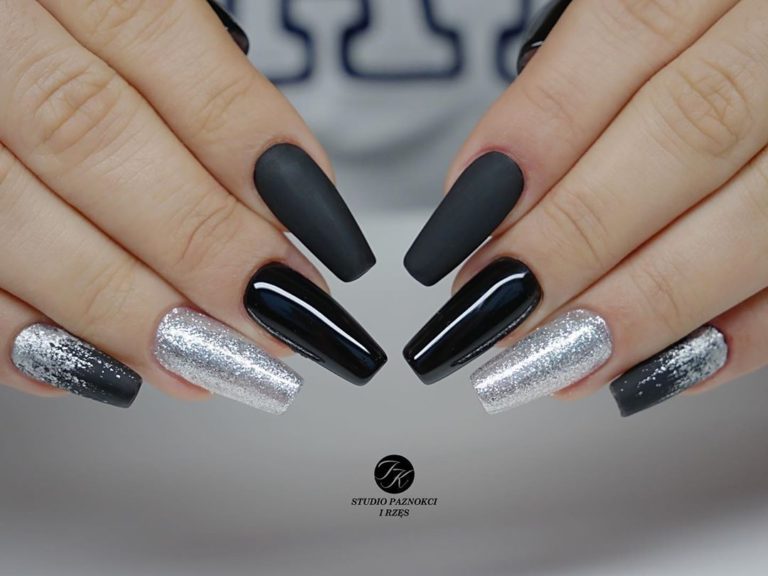 [UPDATED] 50 Elegant Black and Silver Nails